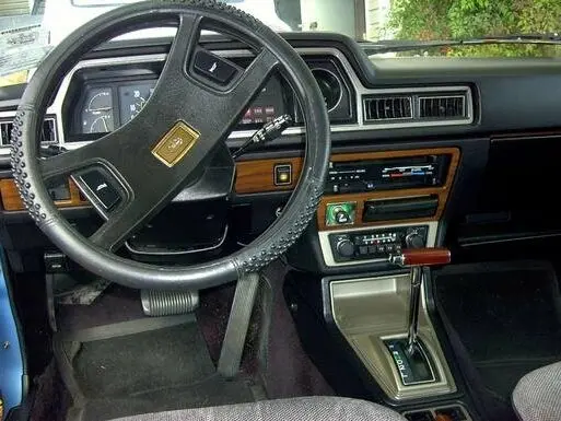 Toyota Corona VI (T130) Лифтбек — фото 3