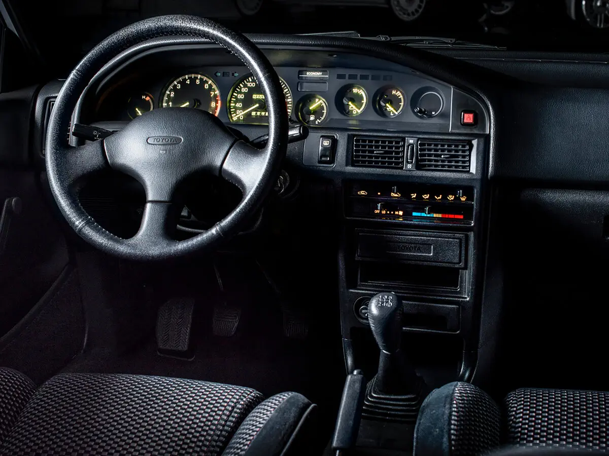 Toyota Corolla VI (E90) Хэтчбек 3 дв. — фото 5