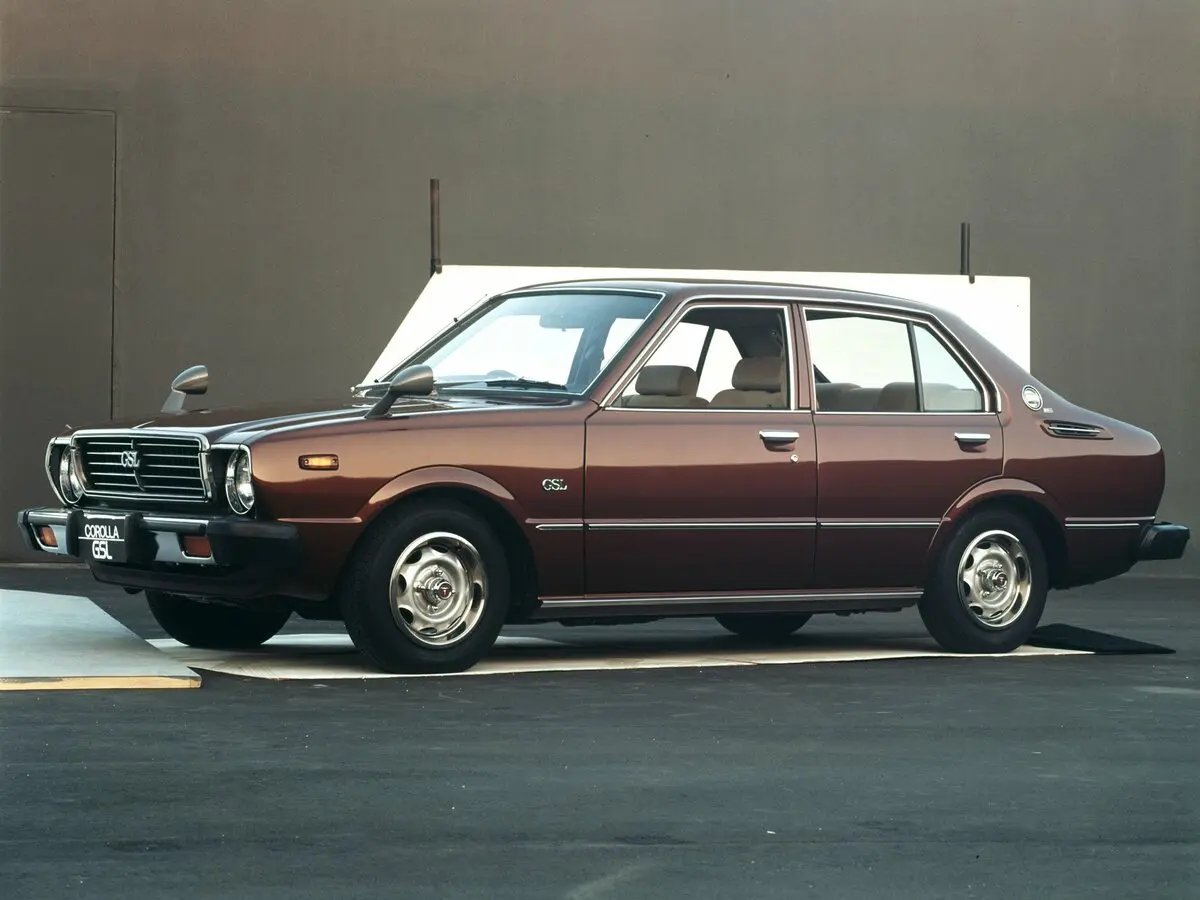 Toyota Corolla III (E30, E40, E50, E60) Седан