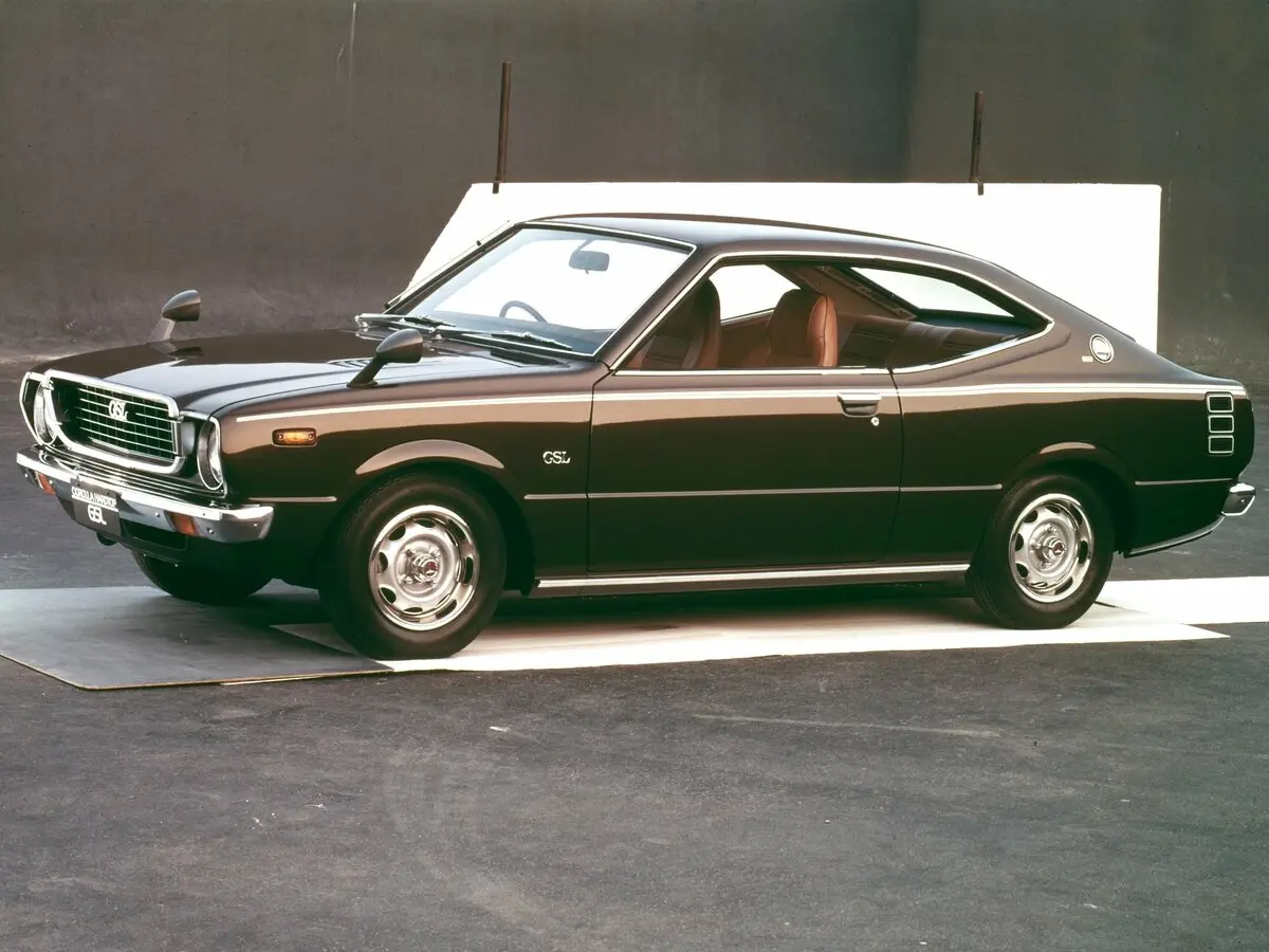 Toyota Corolla III (E30, E40, E50, E60) Лифтбек — фото 2