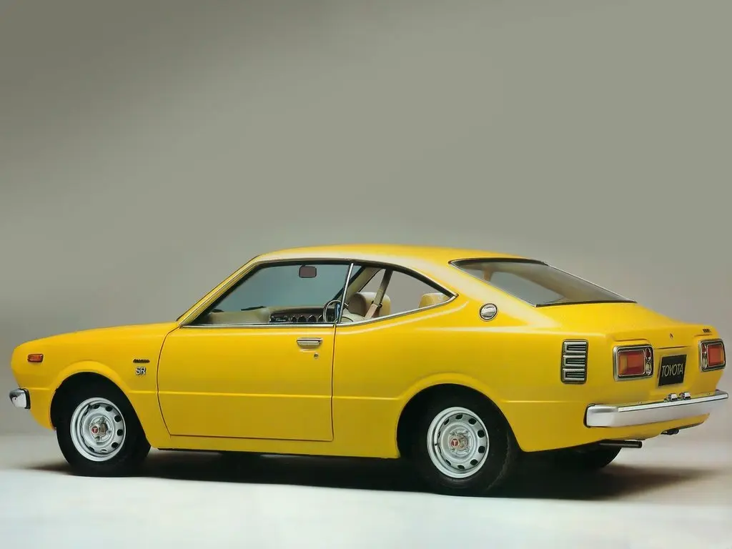 Toyota Corolla III (E30, E40, E50, E60) Лифтбек — фото 3