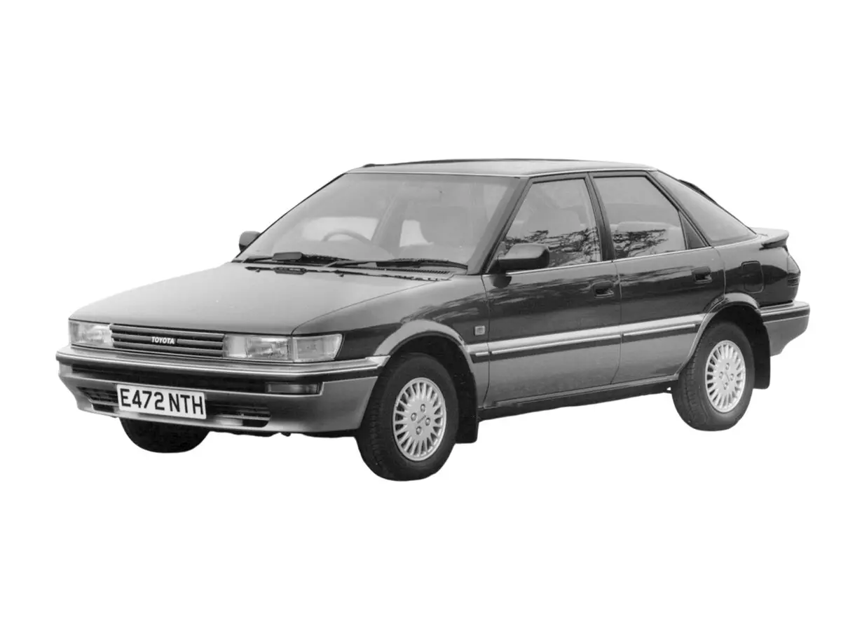 Toyota Corolla VI (E90) Лифтбек