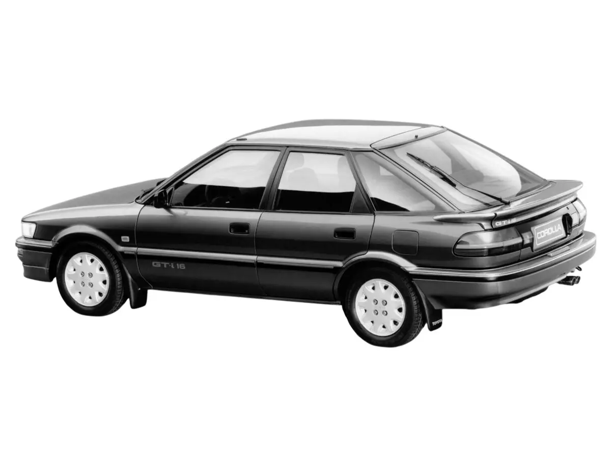Toyota Corolla VI (E90) Лифтбек — фото 2