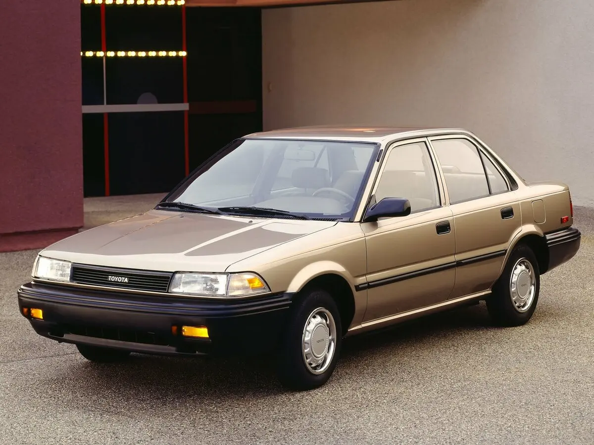 Toyota Corolla VI (E90) Седан