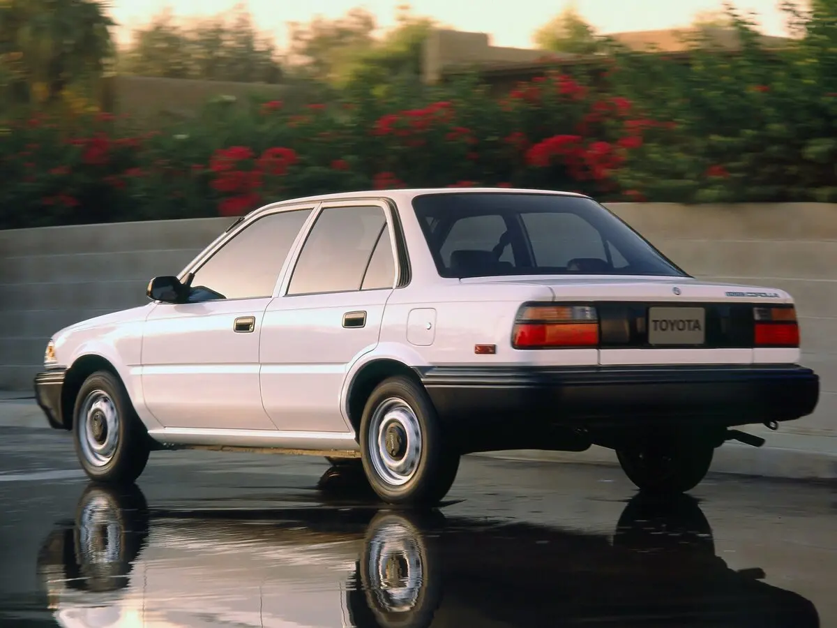 Toyota Corolla VI (E90) Седан — фото 5