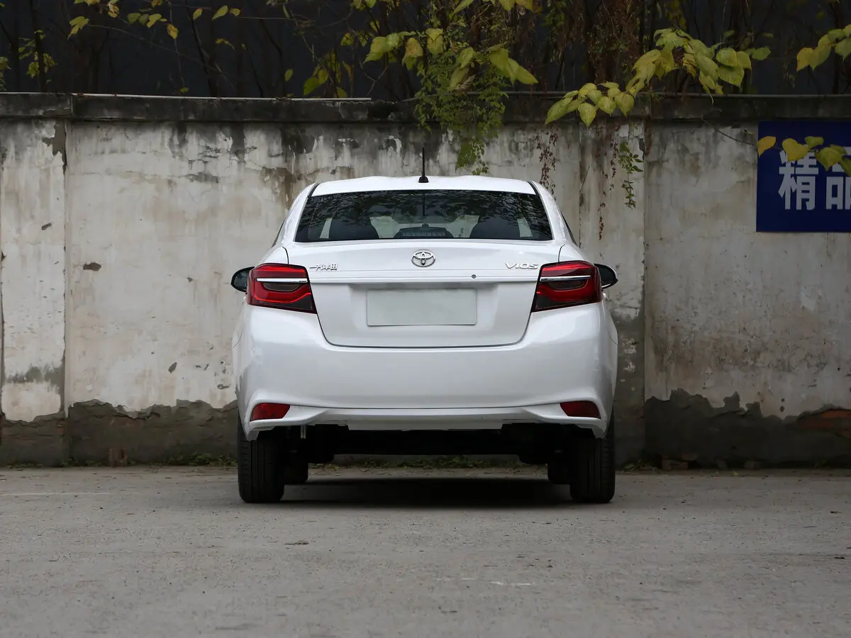 Toyota Vios III Рестайлинг Седан — фото 3