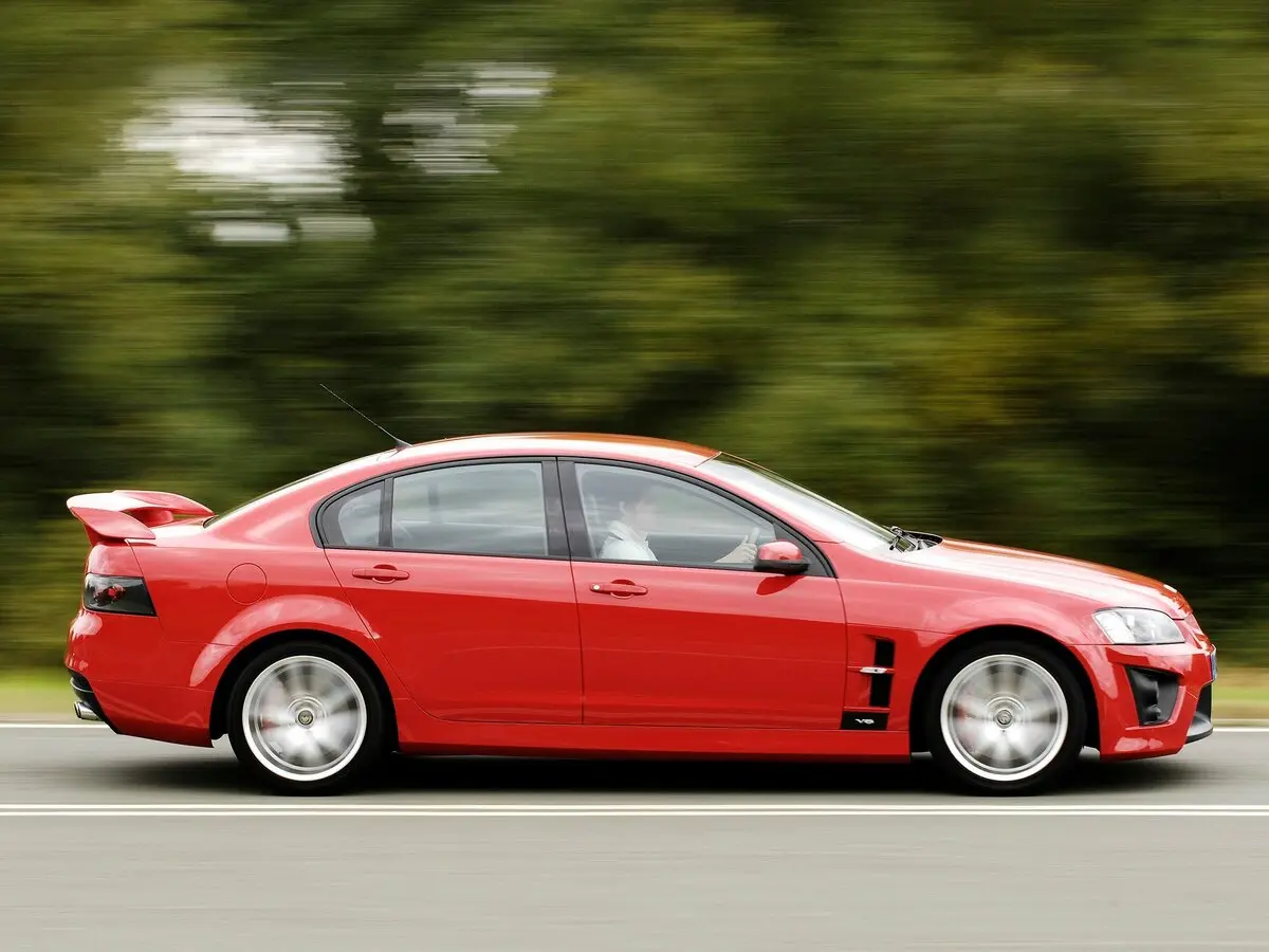 Vauxhall VXR8 2007 – 2009 Седан — photo 3