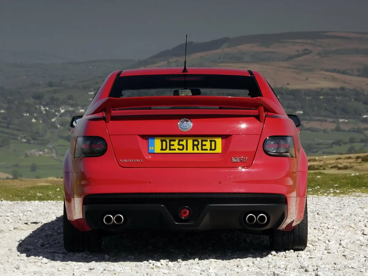 Vauxhall VXR8 2007 – 2009 Седан — photo 5