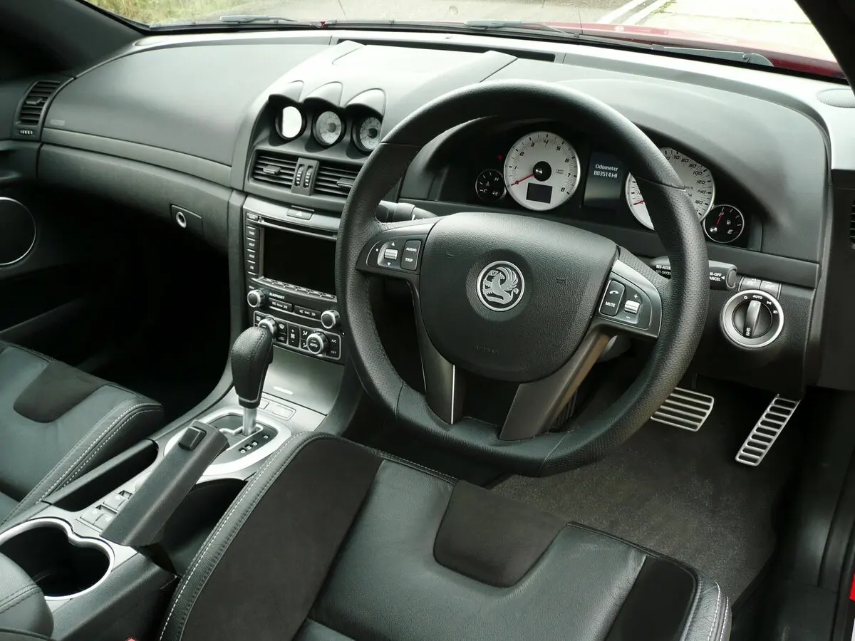 Vauxhall VXR8 2007 – 2009 Седан — photo 7