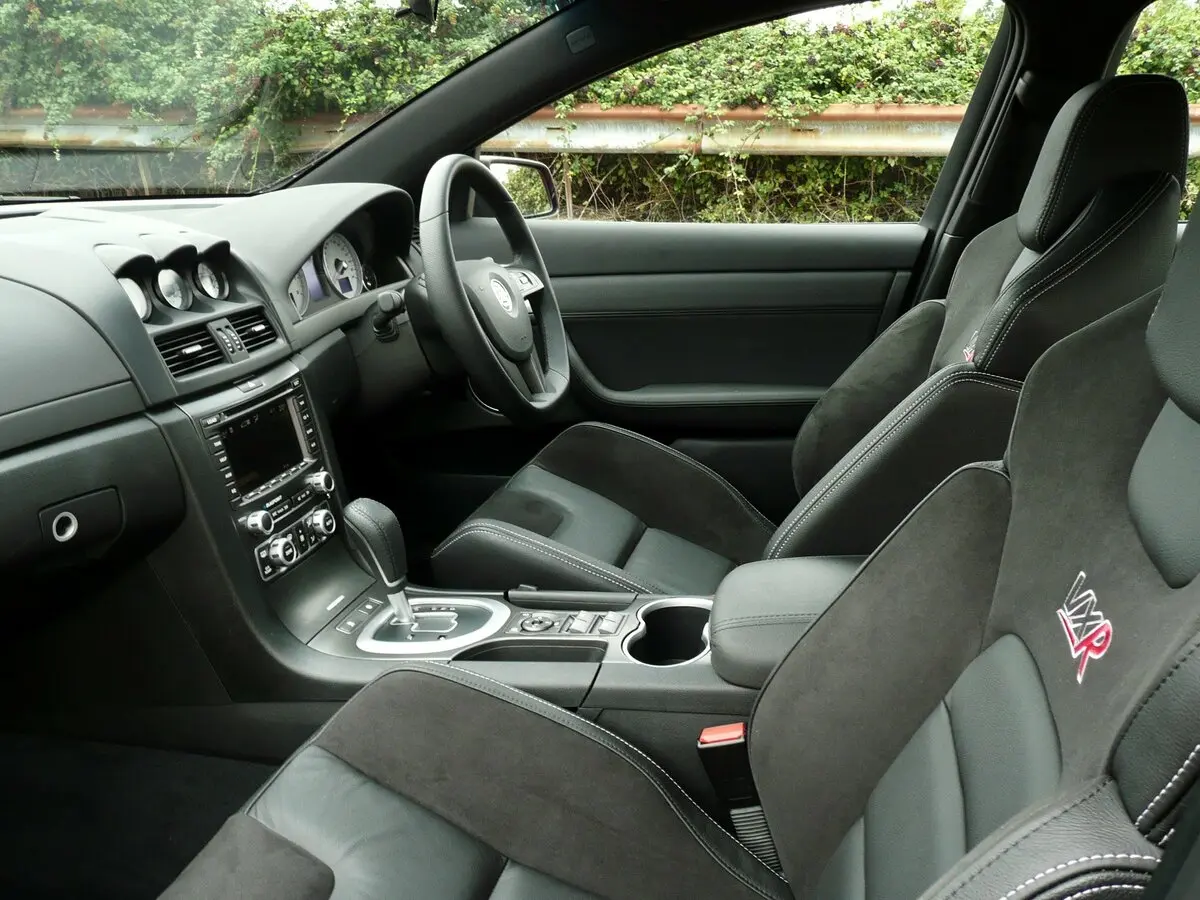 Vauxhall VXR8 2007 – 2009 Седан — photo 8