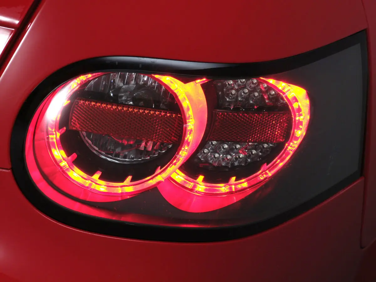 Vauxhall VXR8 2007 – 2009 Седан — photo 13