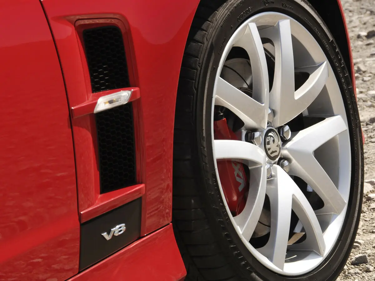 Vauxhall VXR8 2007 – 2009 Седан — photo 16