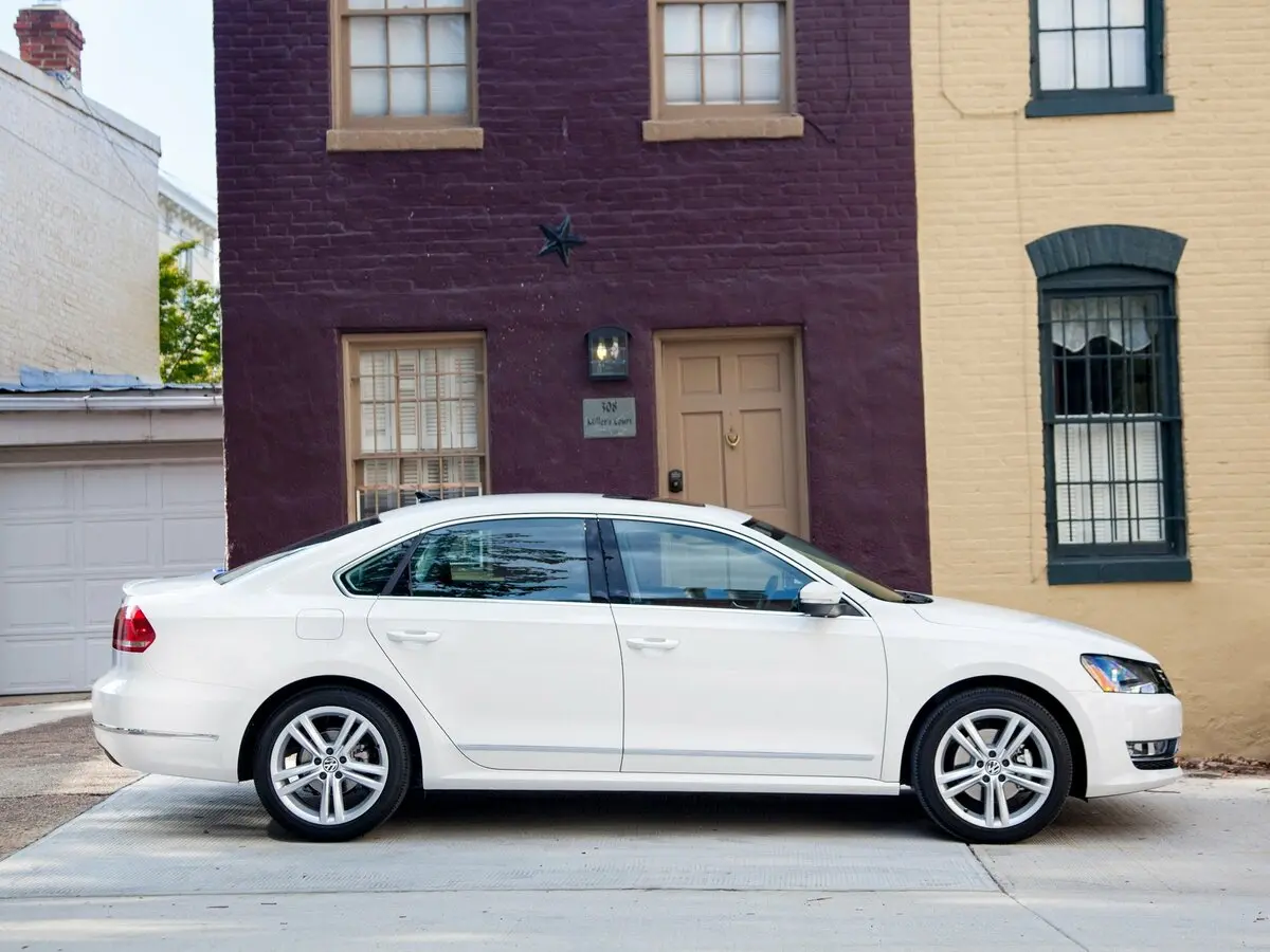 Volkswagen Passat (North America and China) I Седан — сүрөт 2