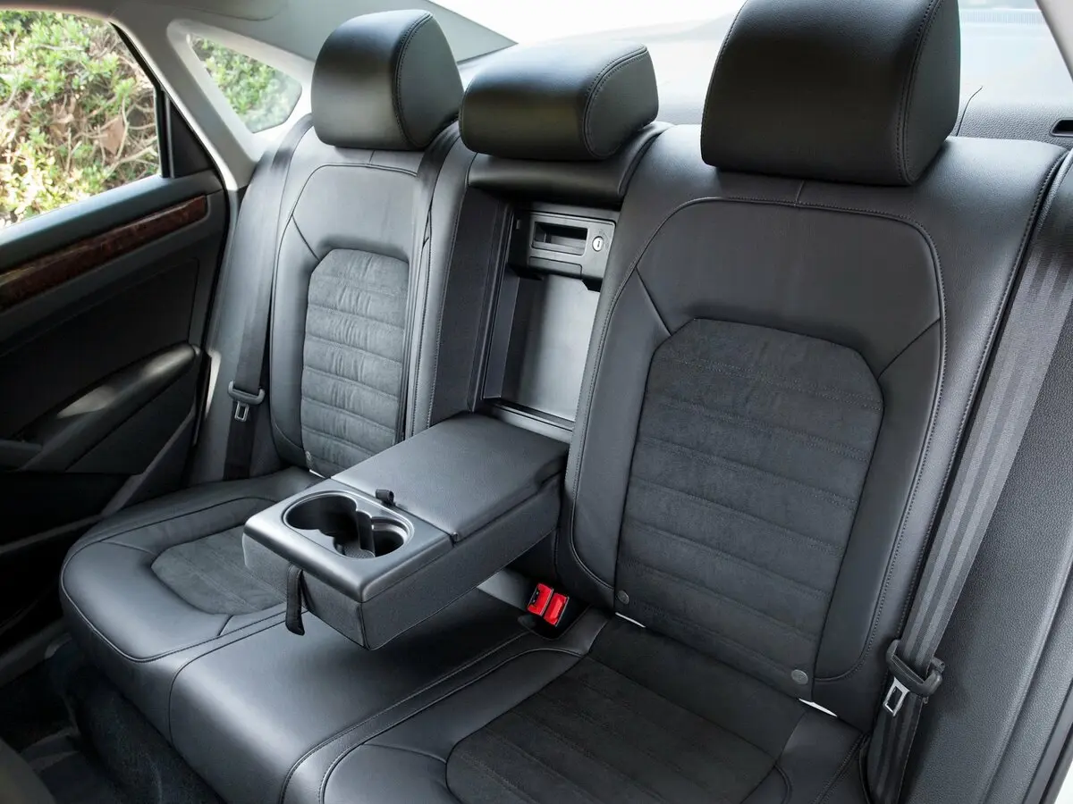 Volkswagen Passat (North America and China) I Седан — сүрөт 6