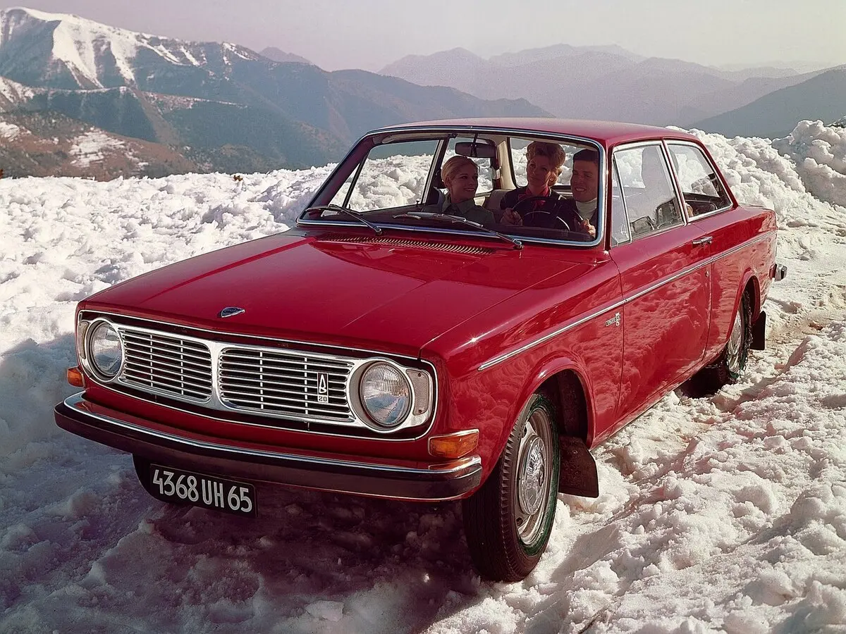 Volvo 140 Series 1966 – 1975 Седан 2 дв.
