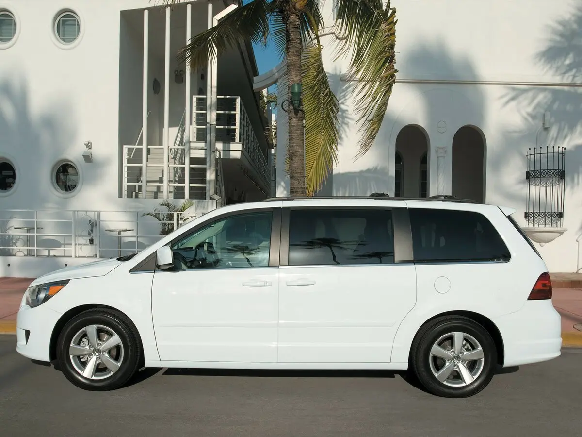 Volkswagen Routan 2008 – 2012 Минивэн — 照片 2