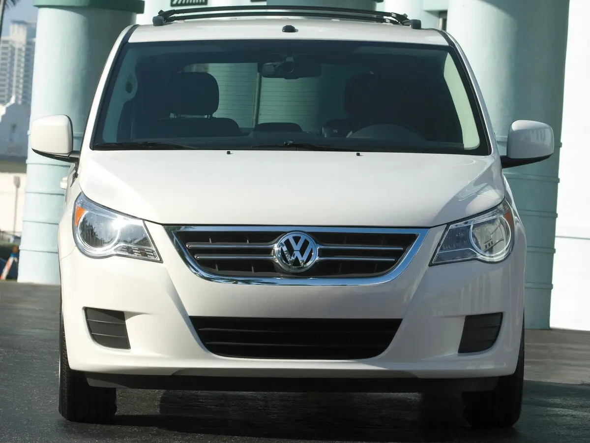 Volkswagen Routan 2008 – 2012 Минивэн — 照片 3