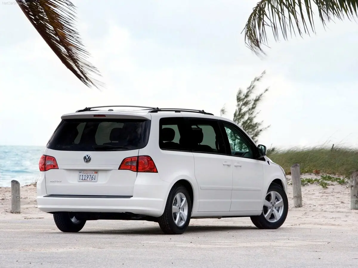 Volkswagen Routan 2008 – 2012 Минивэн — 照片 4