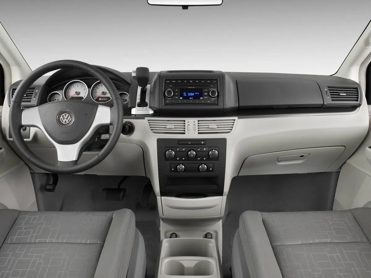 Volkswagen Routan 2008 – 2012 Минивэн — 照片 5