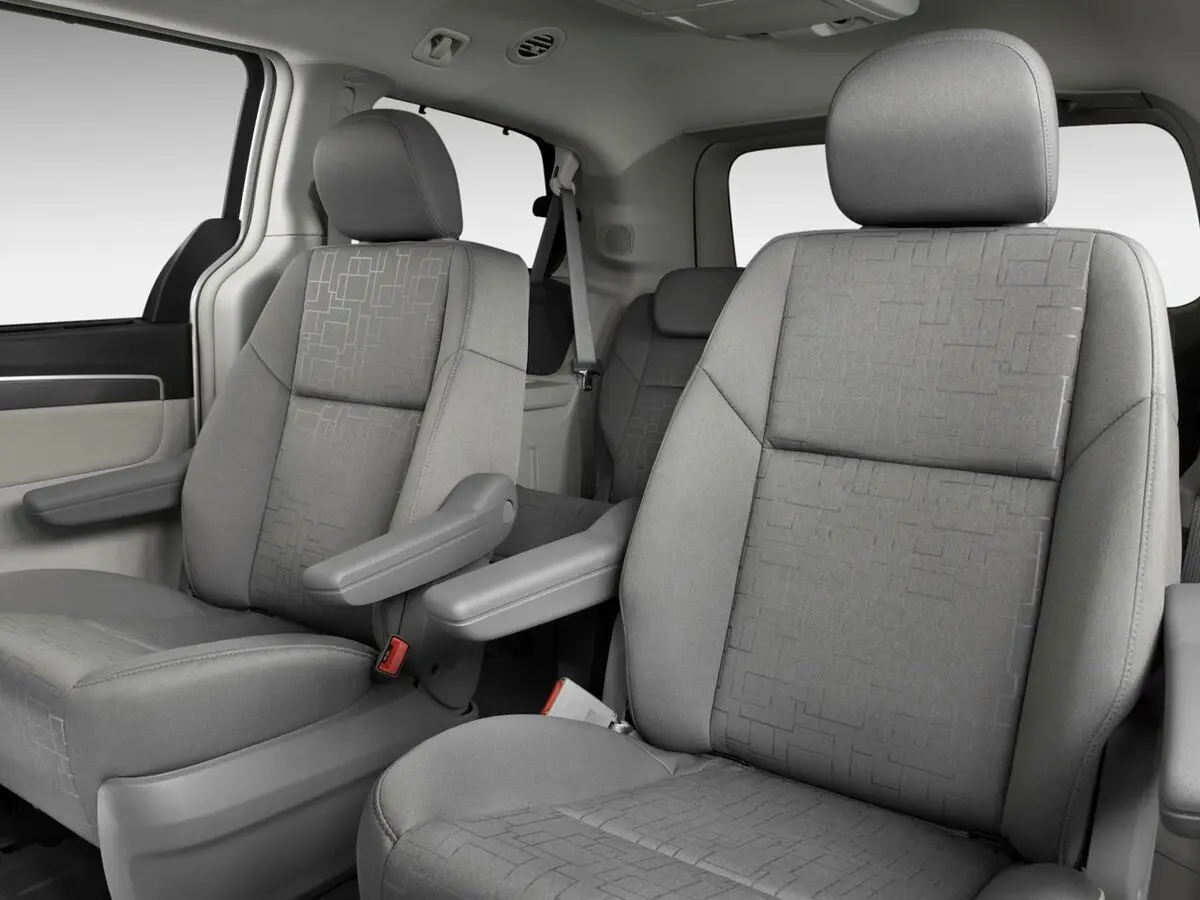 Volkswagen Routan 2008 – 2012 Минивэн — 照片 7