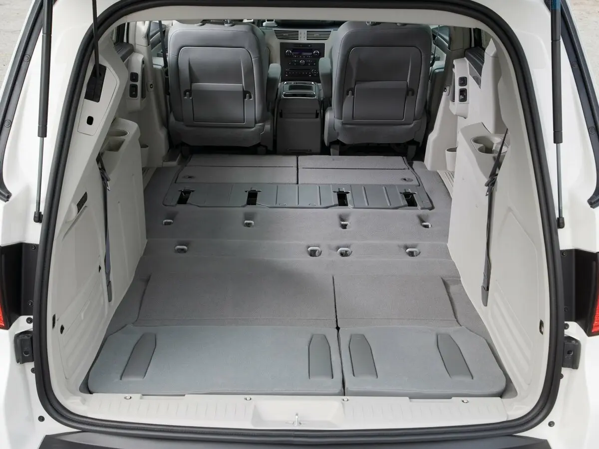 Volkswagen Routan 2008 – 2012 Минивэн — 照片 8