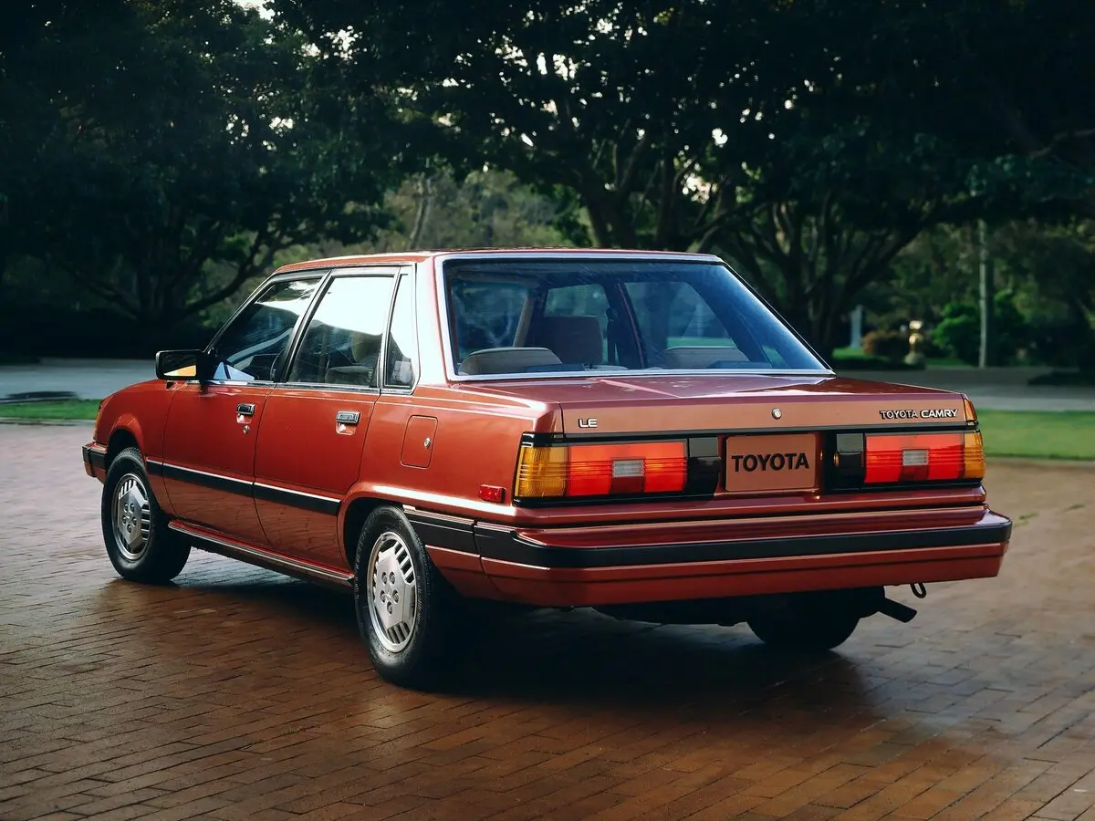 Toyota Camry I (V10) Седан — сүрөт 3