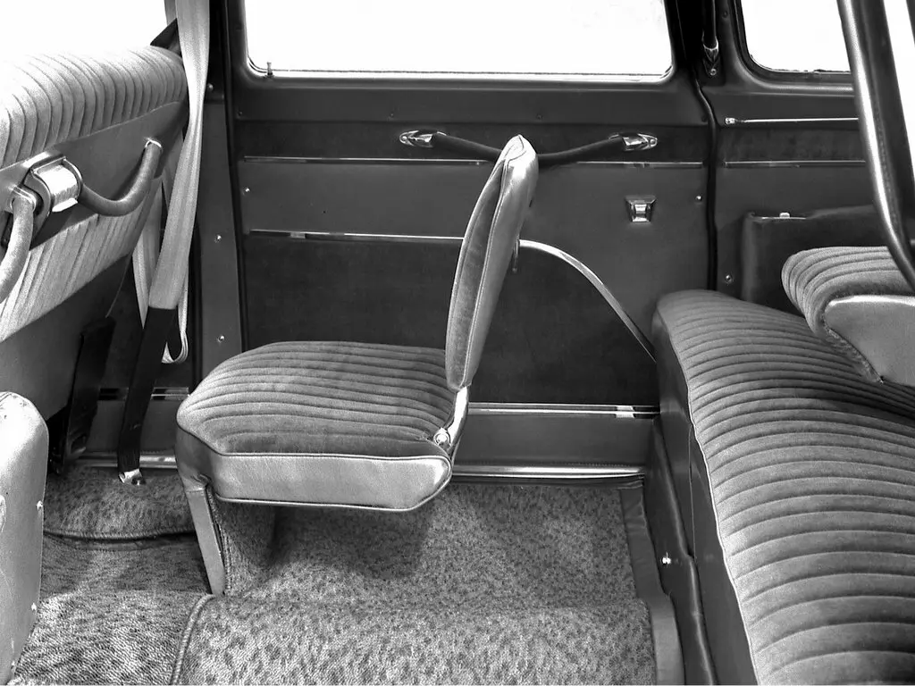 ГАЗ 13 «Чайка» 1959 – 1981 Седан — фото 5