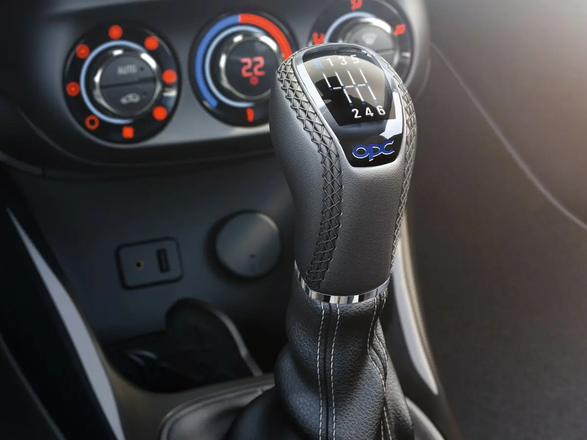 Opel Corsa OPC E Хэтчбек 3 дв. — 照片 10