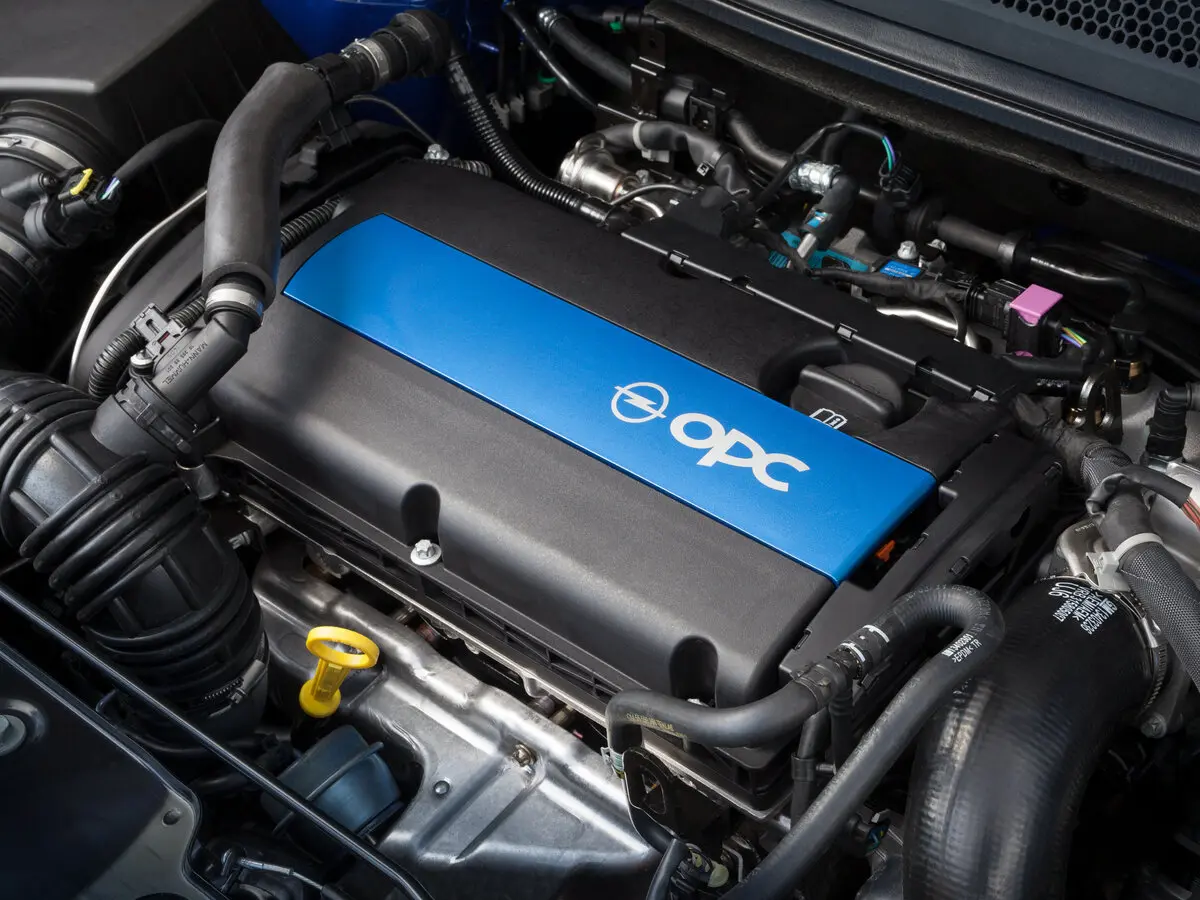 Opel Corsa OPC E Хэтчбек 3 дв. — 照片 13