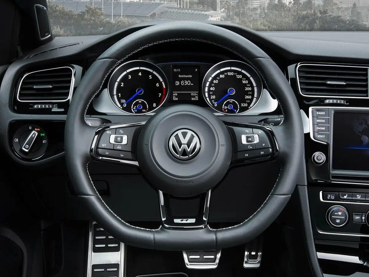 Volkswagen Golf R VII Универсал 5 дв. — 照片 7