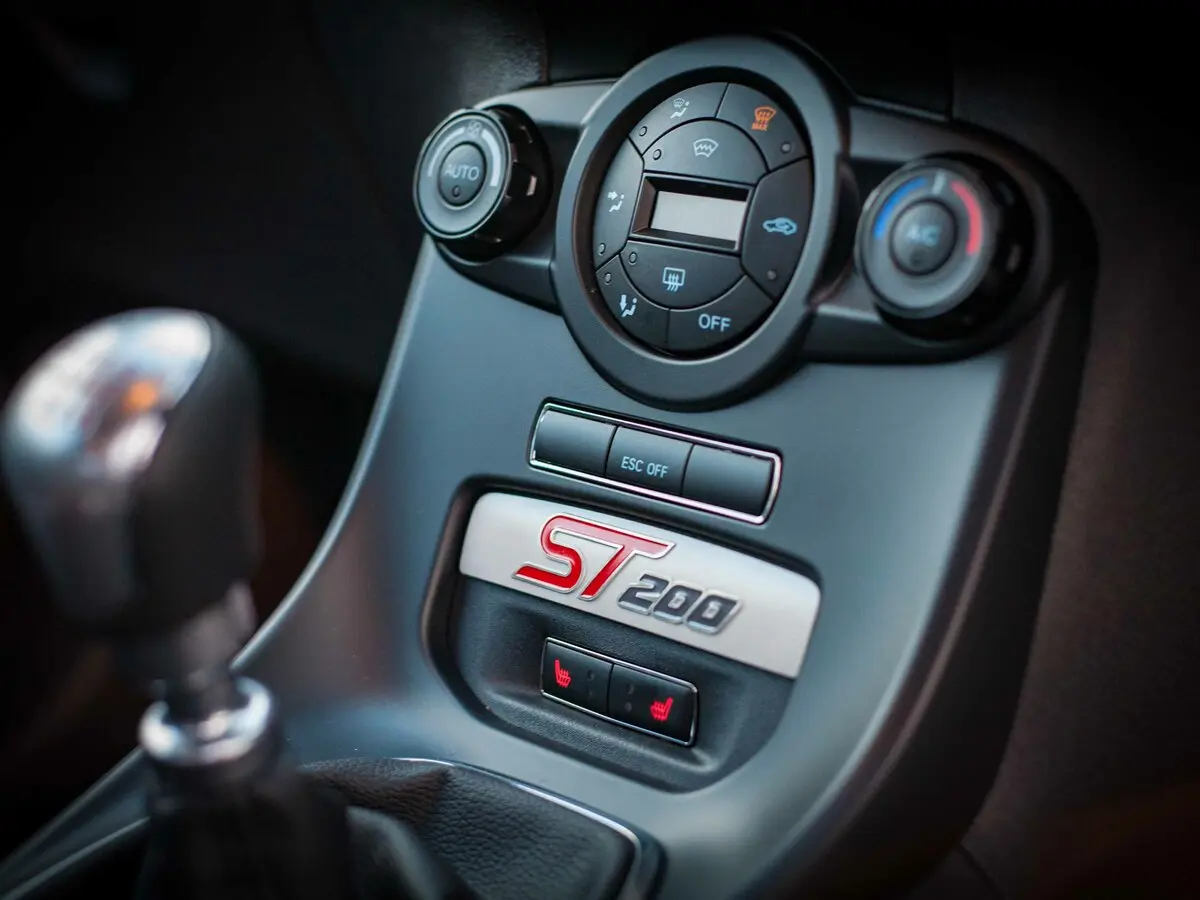 Ford Fiesta ST VI Хэтчбек 5 дв. — 照片 12