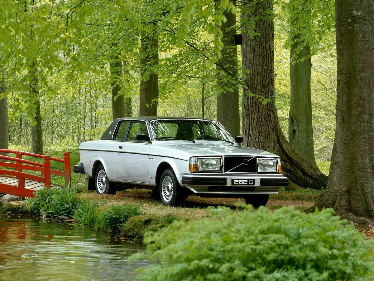 Volvo 260 Series 1974 – 1982 Седан 2 дв.