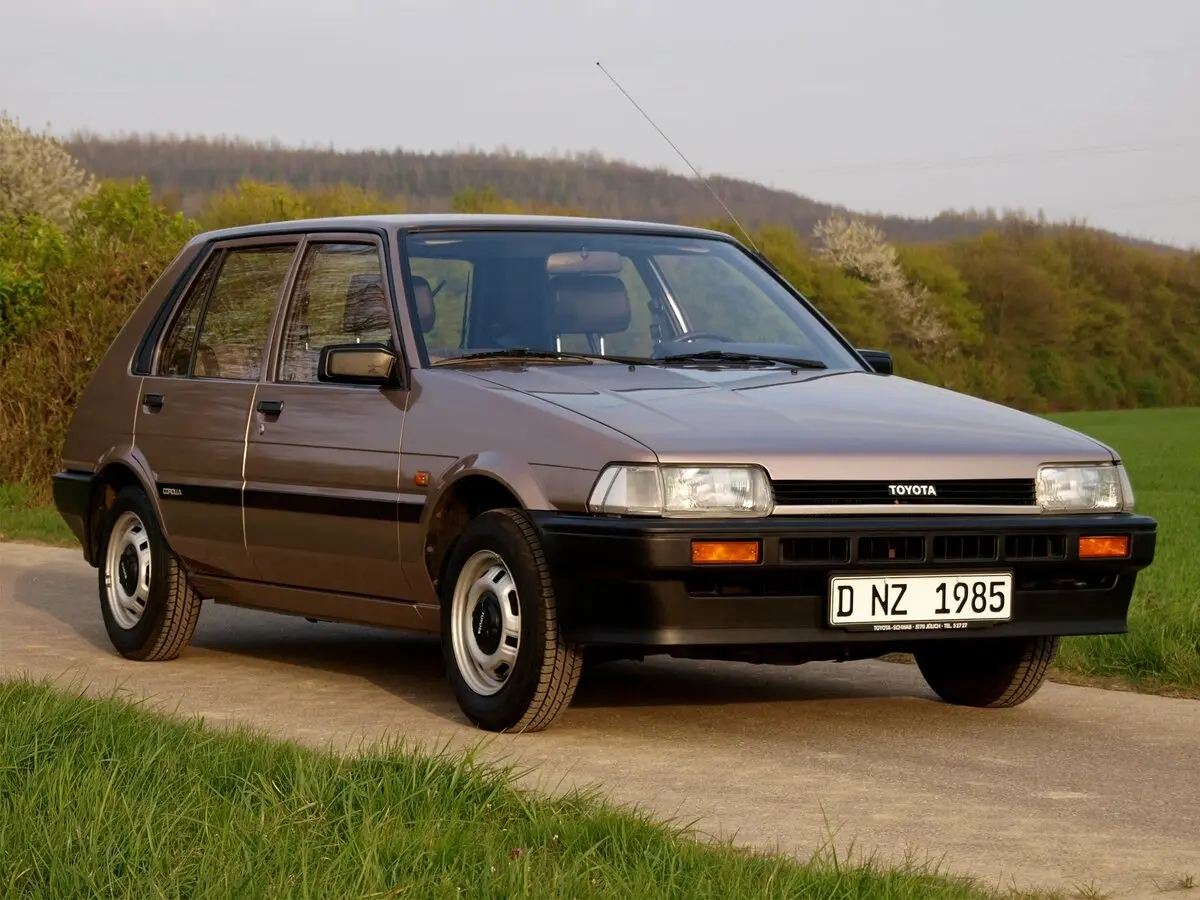 Toyota Corolla V (E80) Хэтчбек 5 дв. — фото 2