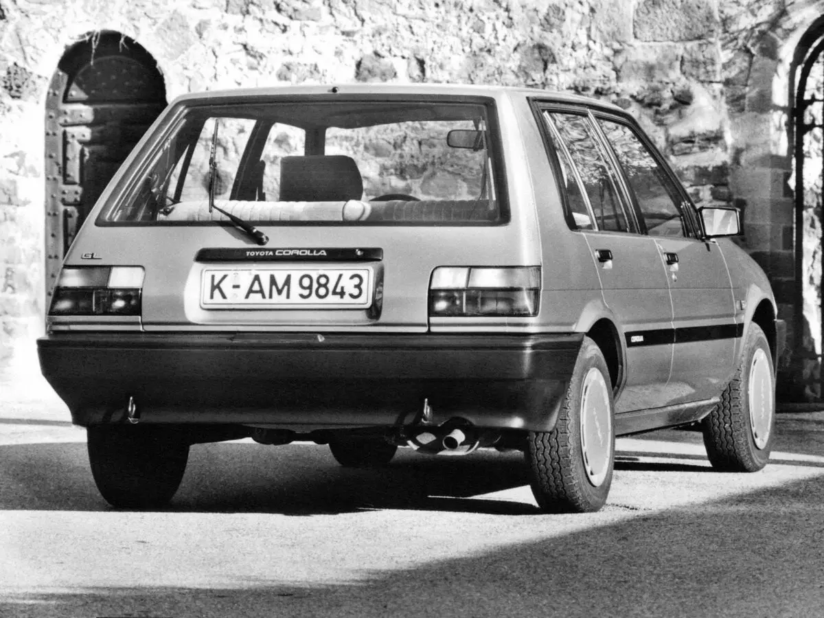 Toyota Corolla V (E80) Хэтчбек 5 дв. — фото 4