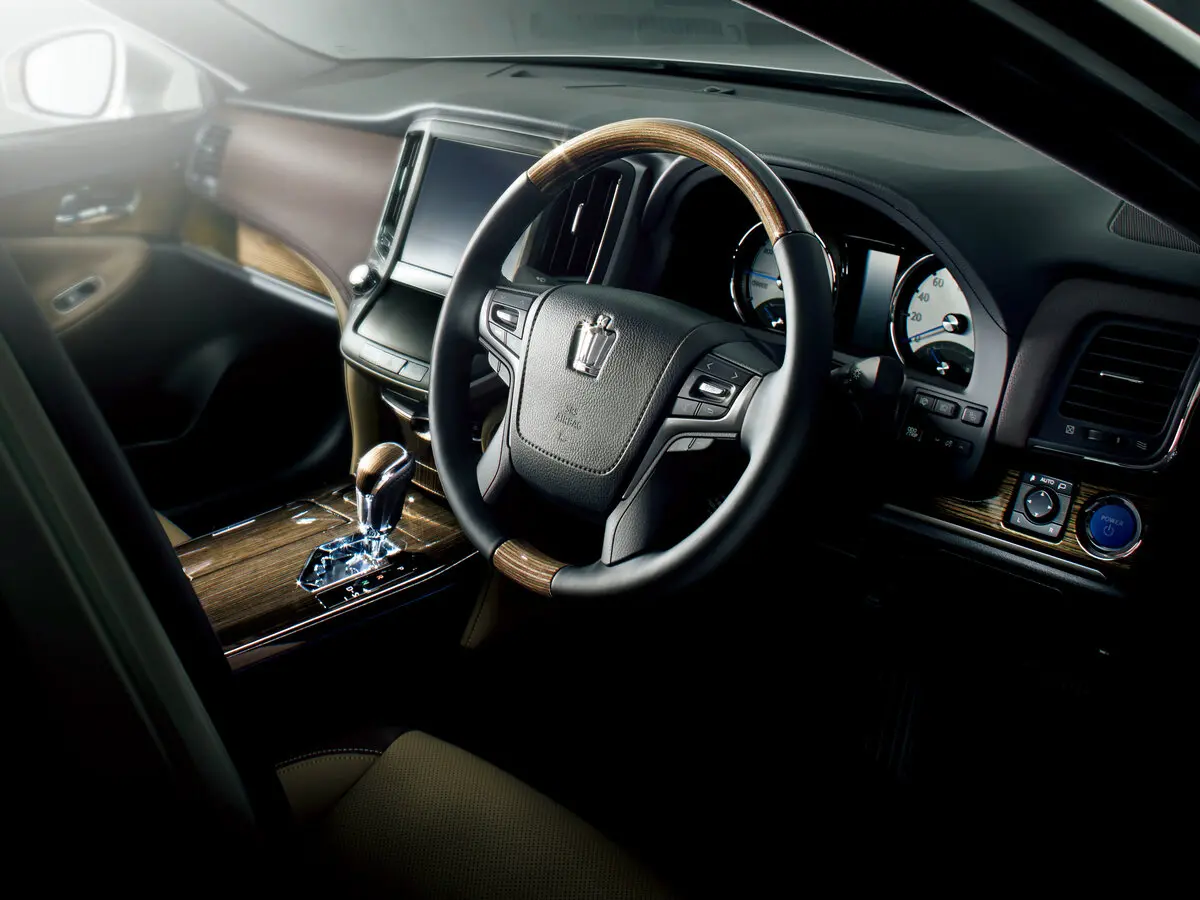 Toyota Crown Majesta VI (S210) Седан — фото 7