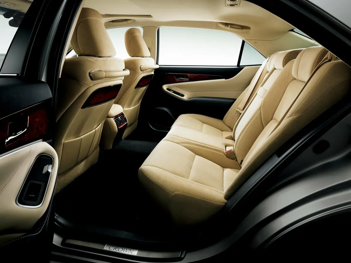 Toyota Crown Majesta VI (S210) Седан — фото 8