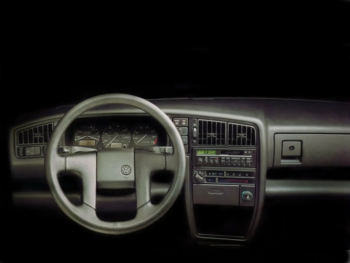 Volkswagen Corrado 1988 – 1995 Хэтчбек 3 дв. — сүрөт 5