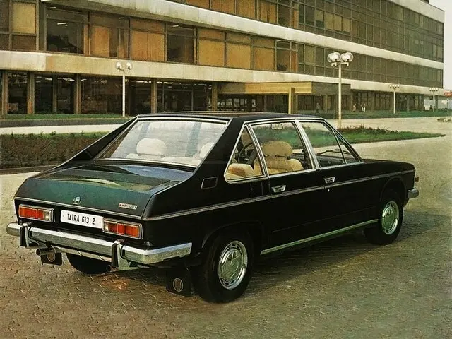 Tatra T613 1973 – 1996 Седан — 照片 3