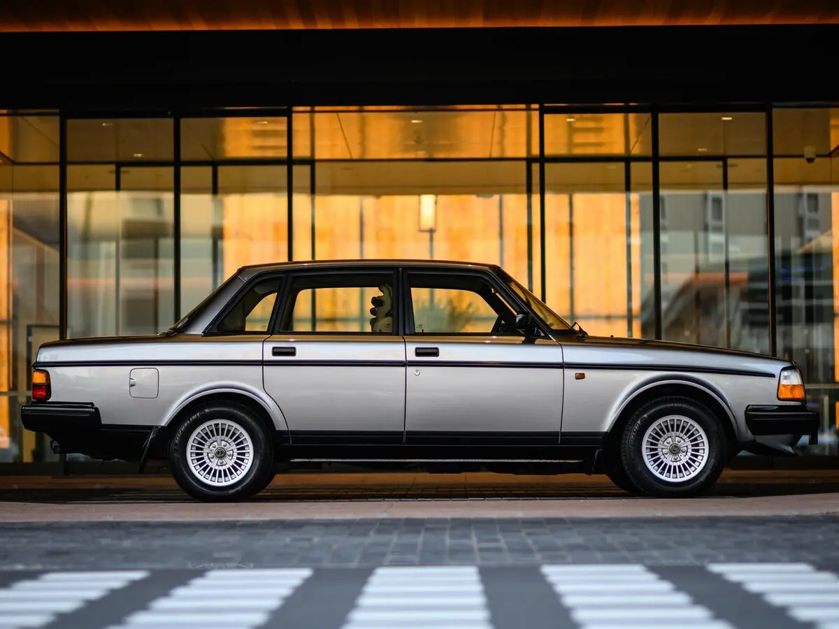 Volvo 240 Series 1974 – 1993 Седан — 照片 2