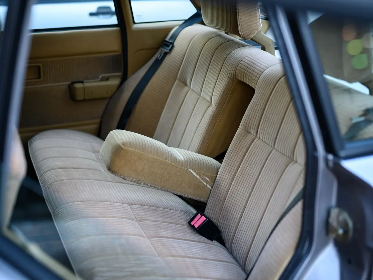 Volvo 240 Series 1974 – 1993 Седан — 照片 9