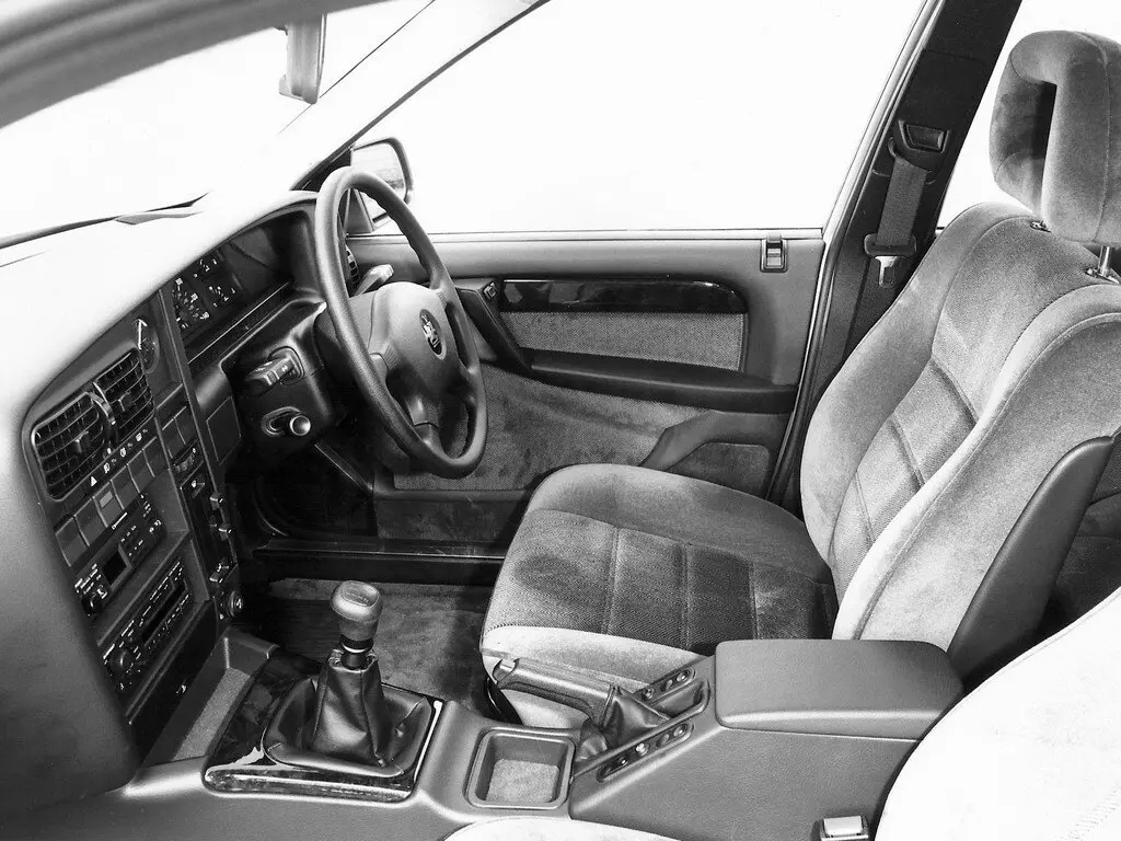 Vauxhall Carlton 1984 – 1994 Седан — photo 4