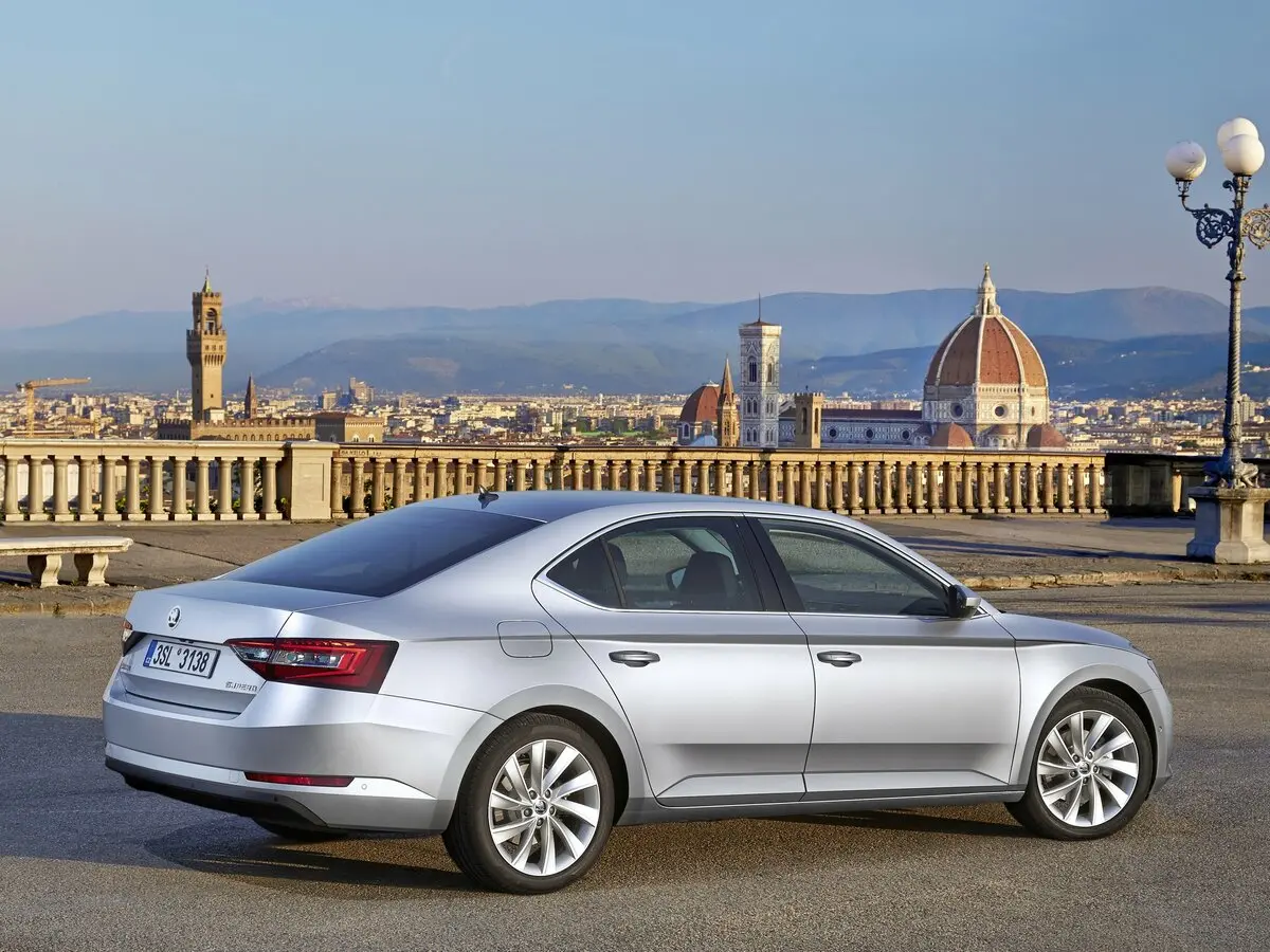Skoda Superb III Лифтбек — 照片 5