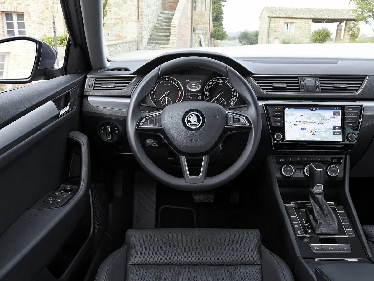Skoda Superb III Лифтбек — 照片 6
