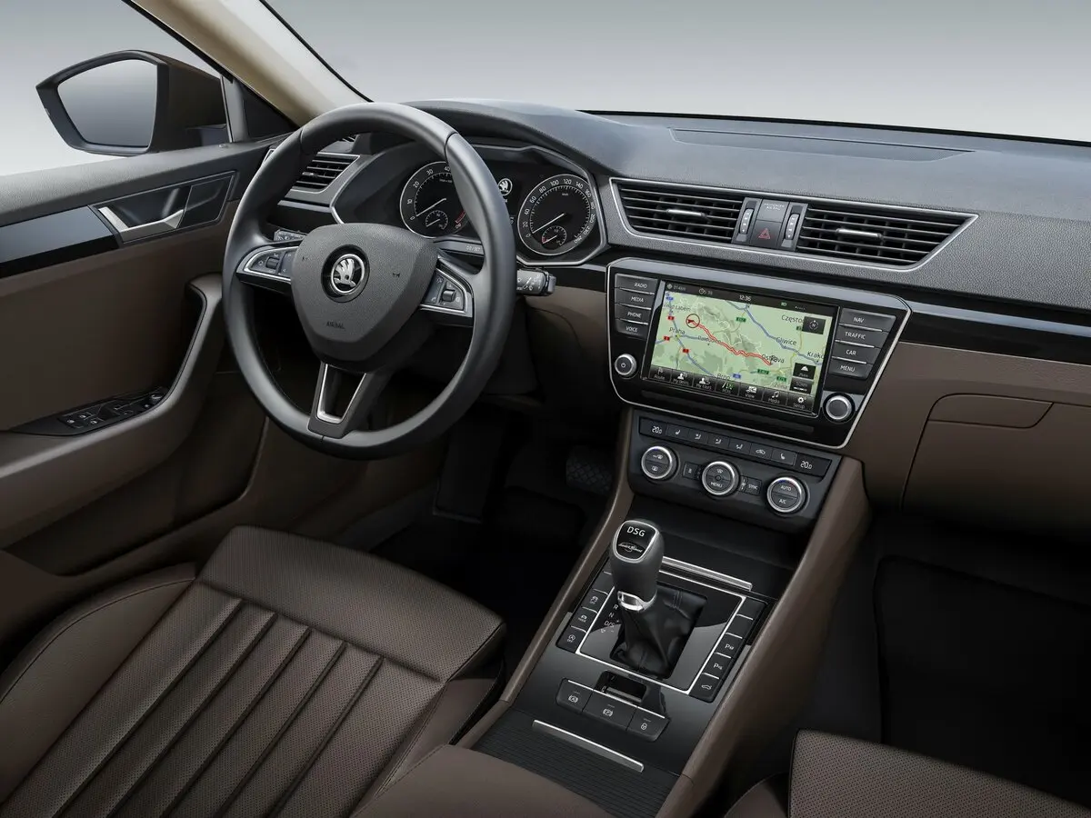 Skoda Superb III Лифтбек — 照片 7