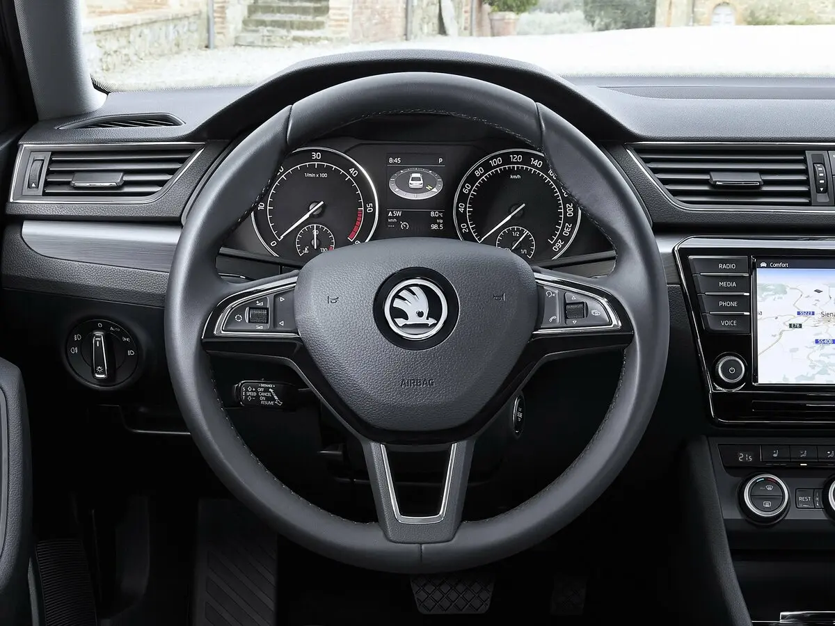 Skoda Superb III Лифтбек — 照片 8