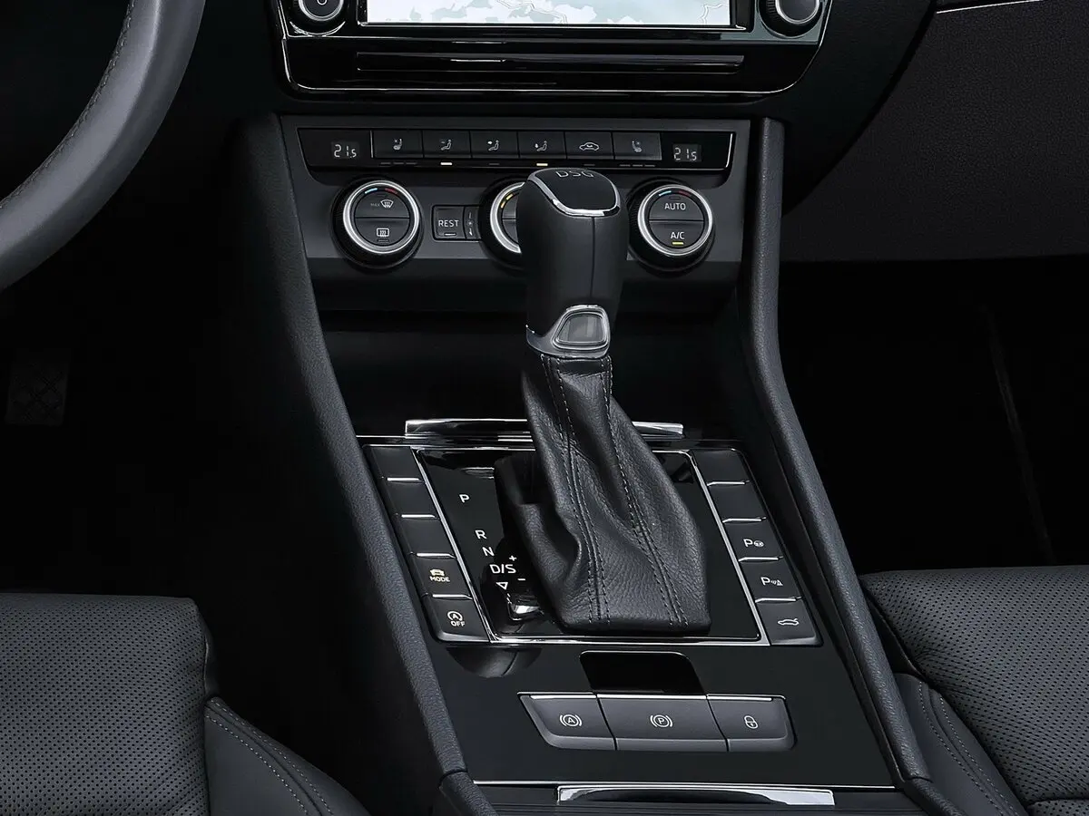 Skoda Superb III Лифтбек — 照片 9
