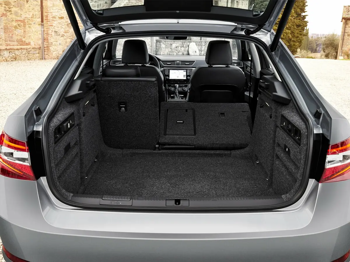 Skoda Superb III Лифтбек — 照片 10