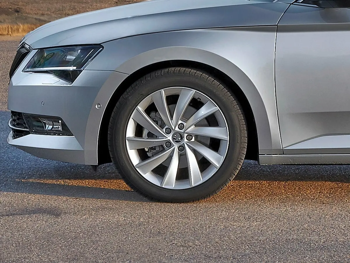 Skoda Superb III Лифтбек — 照片 16