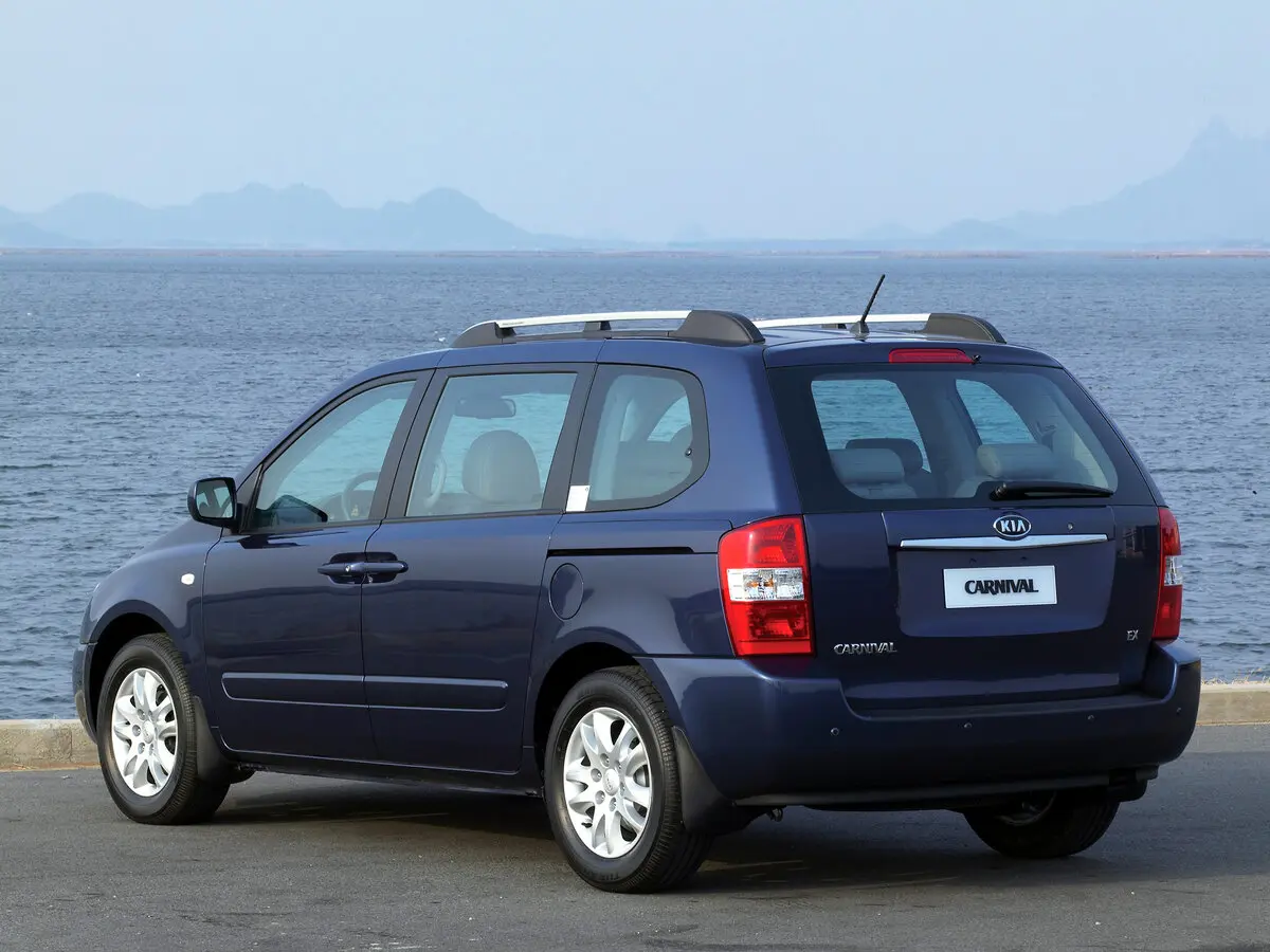 Kia Carnival II Минивэн Grand — фото 5