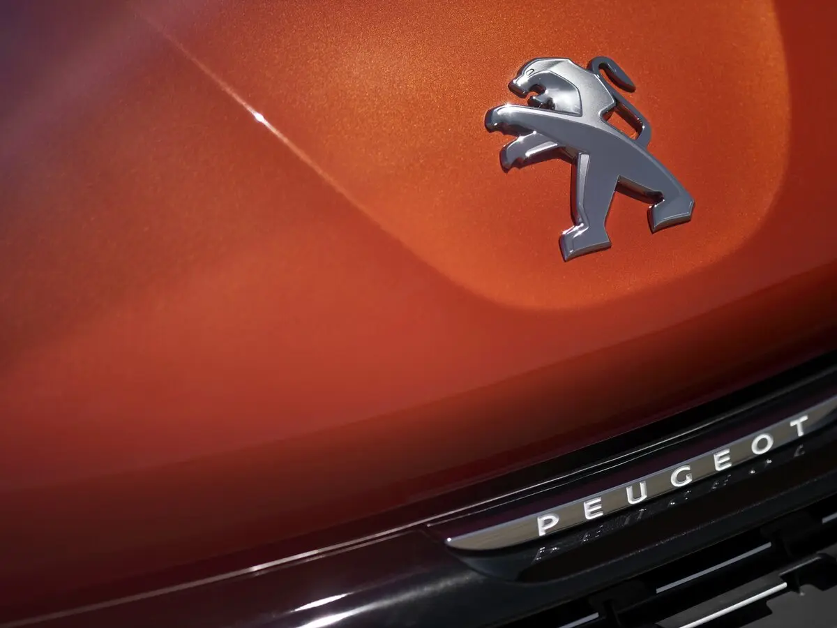 Peugeot 208 I Рестайлинг Хэтчбек 5 дв. — сүрөт 13